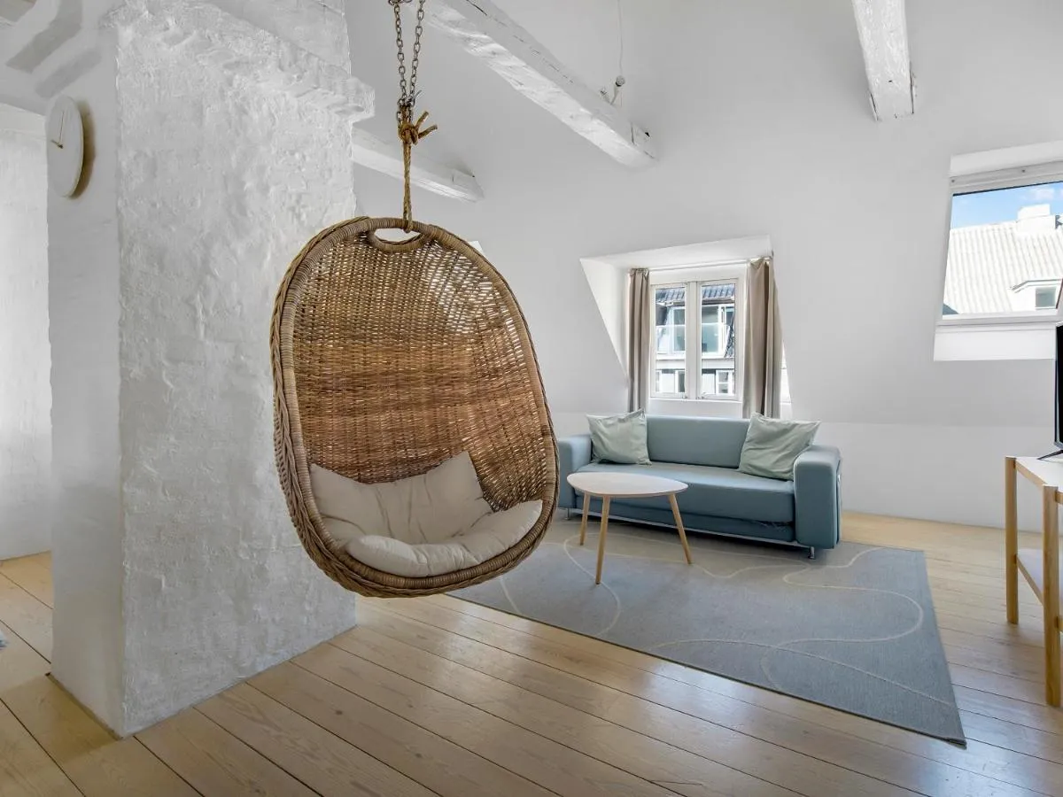 Image 5 of Sanders Main – Endearing Two-Bedroom Duplex Apartment with a Balcony Next to Magical Nyhavn