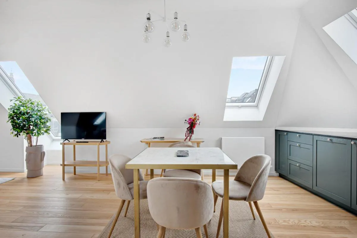 Image 3 of Sanders Regent – Adorable One-Bedroom Apartment Near Central Square