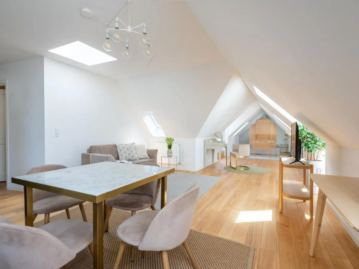 Image 1 of Sanders Regent – Adorable One-Bedroom Apartment Near Central Square