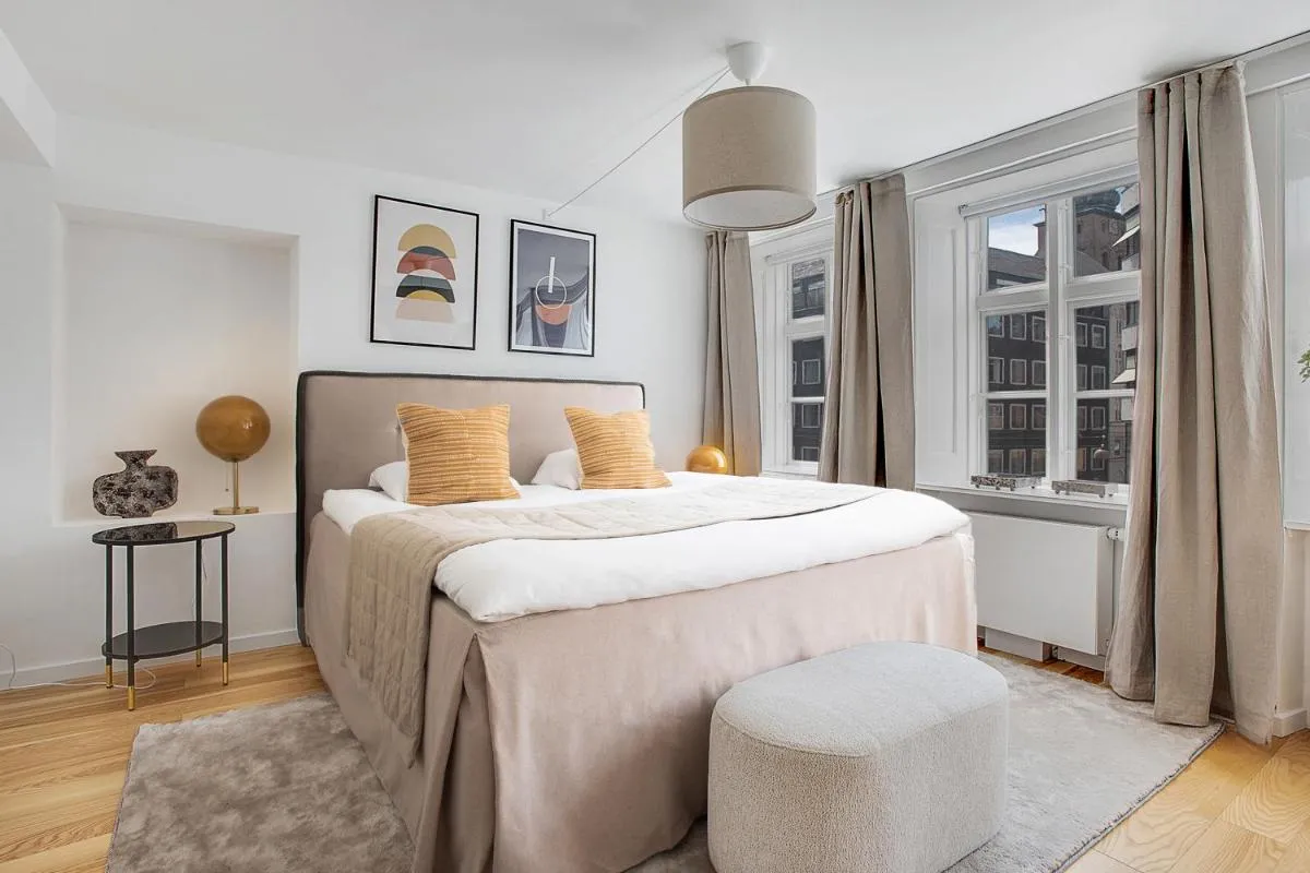 Image 5 of Sanders Regent – Precious One-Bedroom Apartment Near Central Square