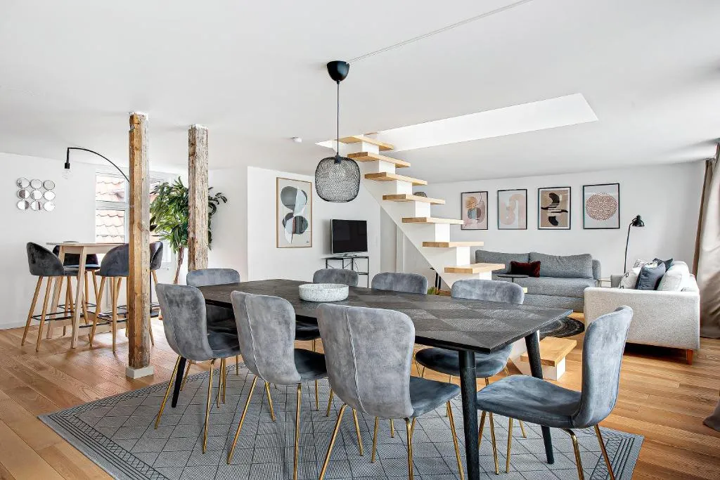 Image of Sanders Regent – Treasured Three-Bedroom Apartment Near Central Square
