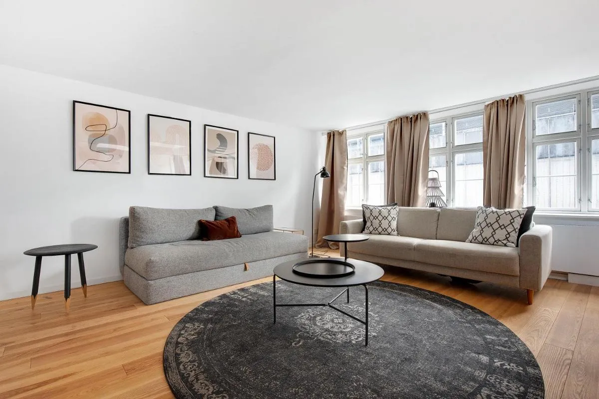 Image 5 of Sanders Regent – Treasured Three-Bedroom Apartment Near Central Square