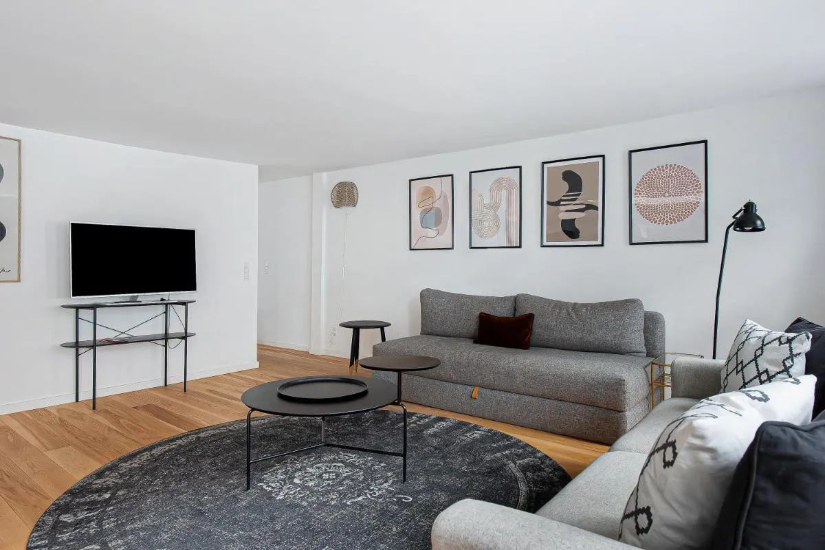 Image 6 of Sanders Regent – Treasured Three-Bedroom Apartment Near Central Square
