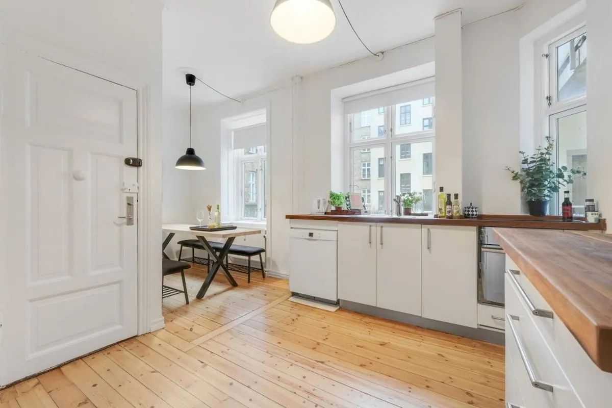 Image 3 of Spacious and stylish apt in CPH