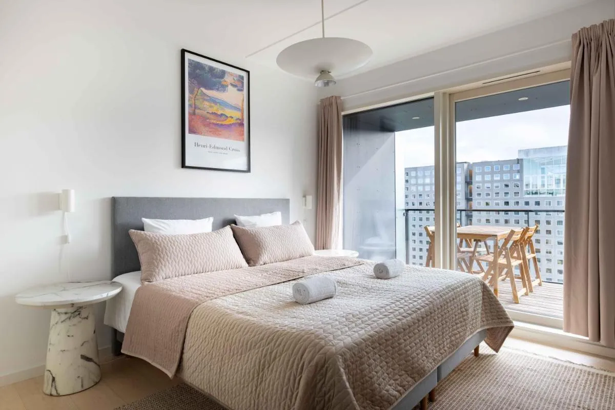 Image 6 of Stylish 3BR Flat w Two Balconies
