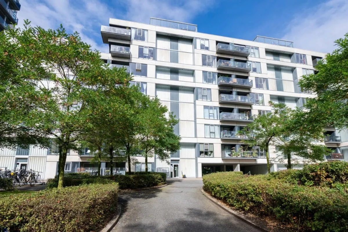 Image 5 of Stylish 3BR Flat w Two Balconies