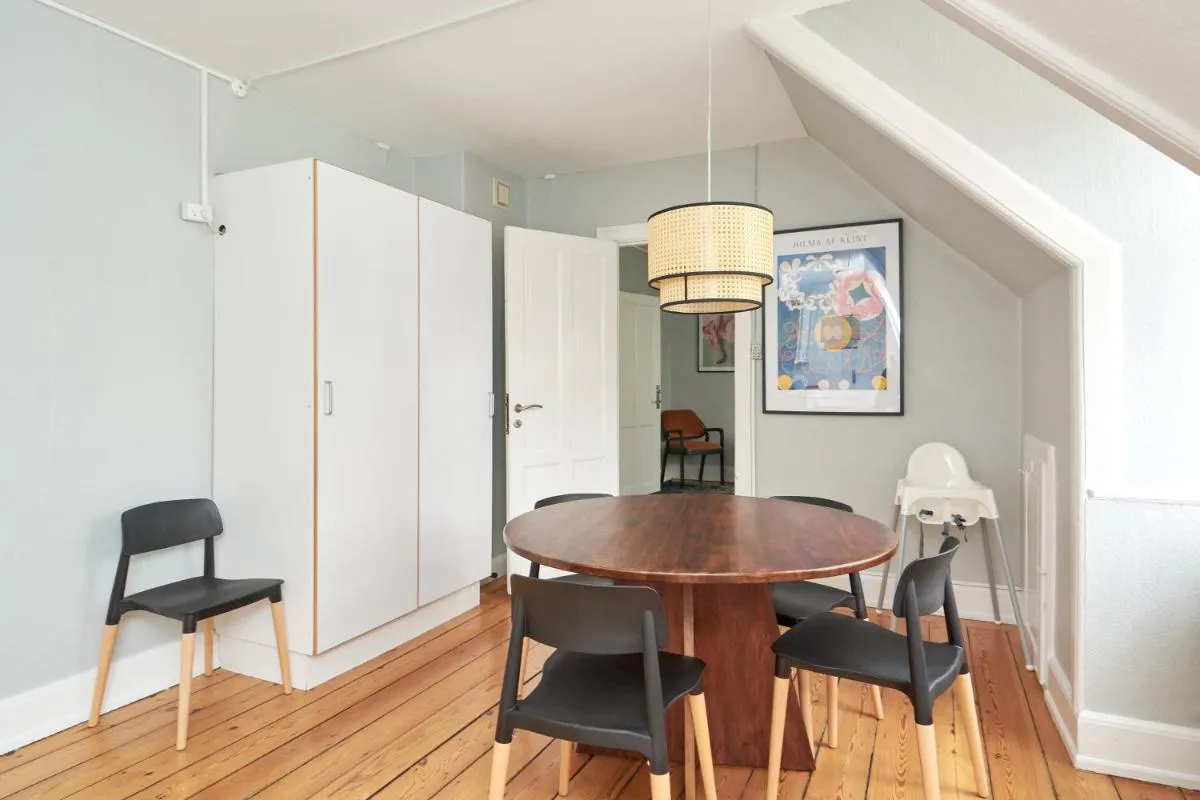 Image 3 of Stylish 5 Person Flat in Vibrant Urban Area