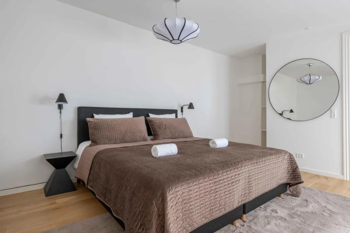 Image 4 of Stylish Flat on Lively Street in Downtown