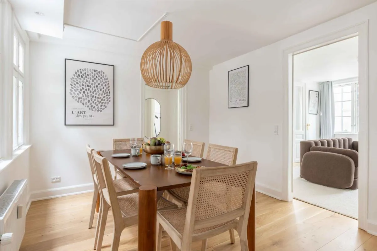 Image 5 of Stylish Flat on Lively Street in Downtown