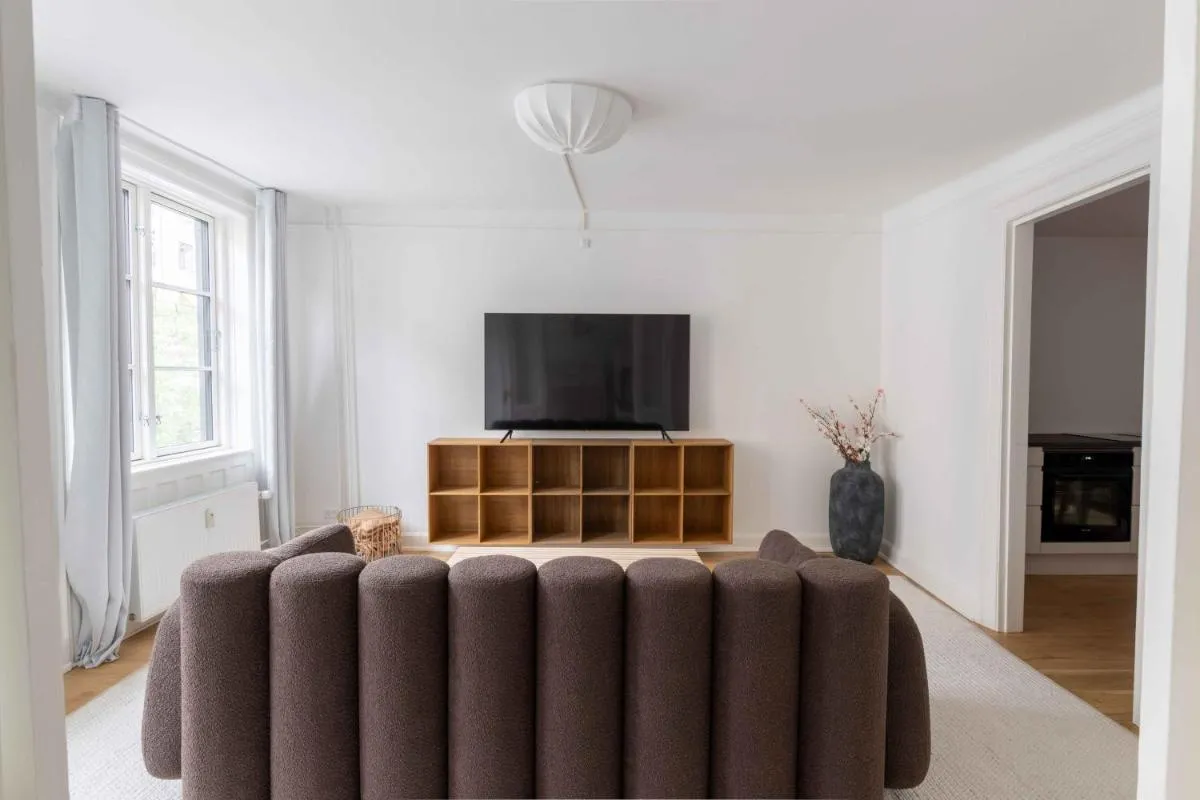 Image 3 of Stylish Flat on Lively Street in Downtown