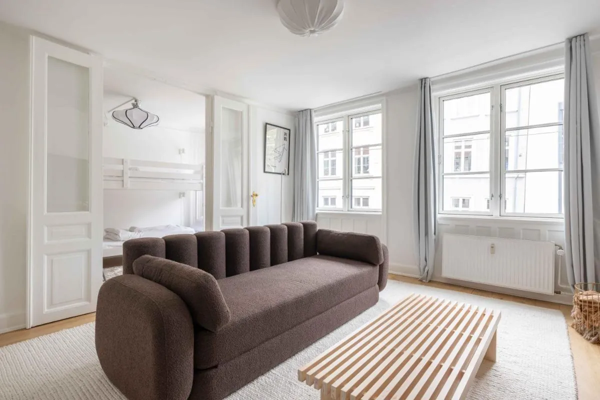 Image 2 of Stylish Flat on Lively Street in Downtown
