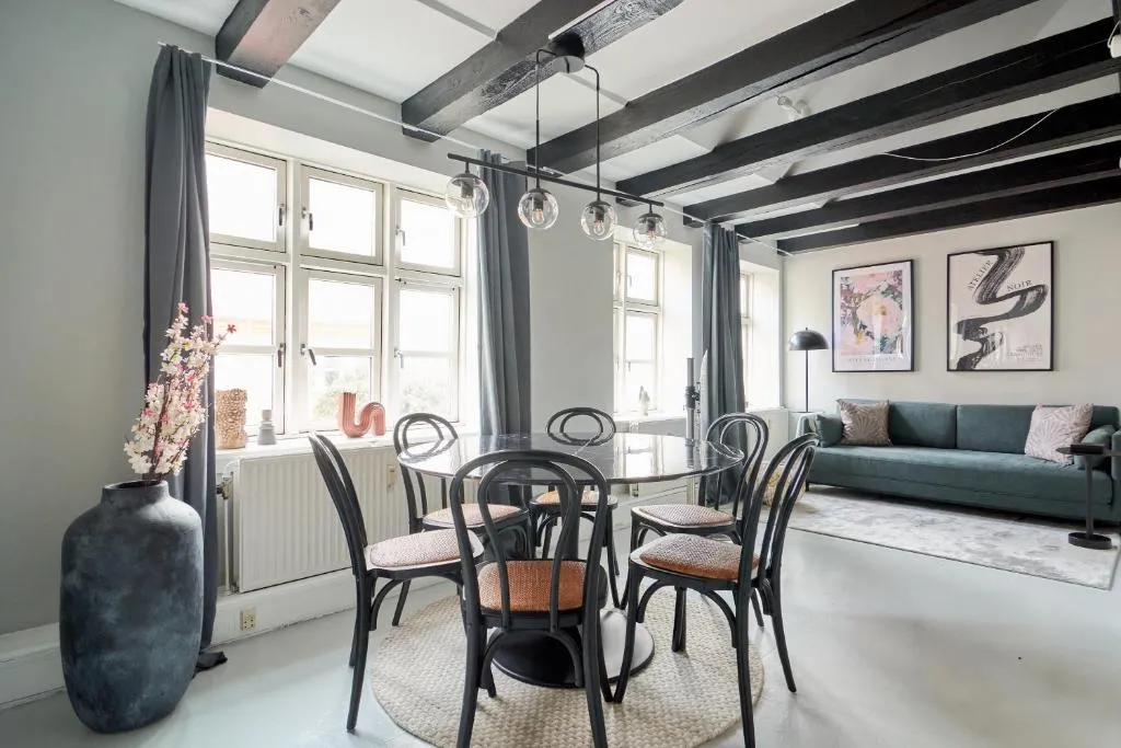 Image of Unique 2 Bedroom Duplex w Exposed Beams in CPH City